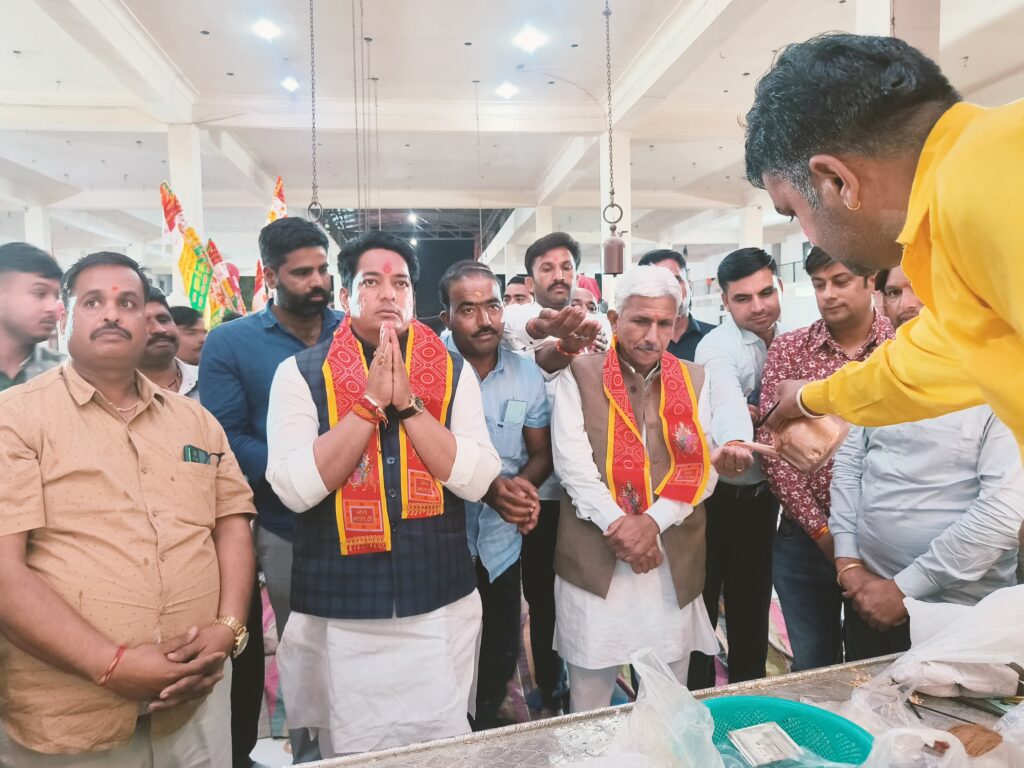 कैबिनेट मंत्री अविनाश जी गहलोत और मसूदा विधायक वीरेंद्र सिंह जी कानावत ने बाड़ी माता के दर्शन कर लिया आशीर्वाद